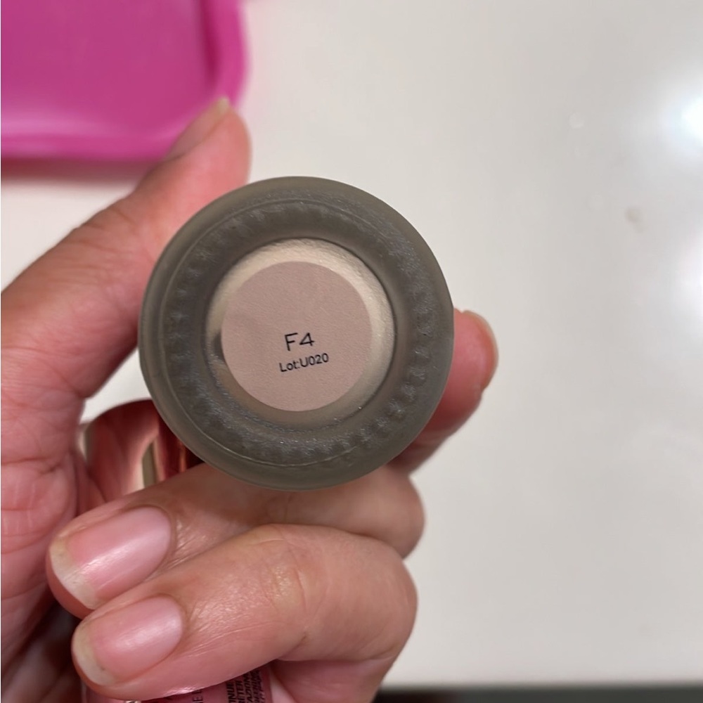 Makeup revolution concealer and foundation - Picture 3 of 4